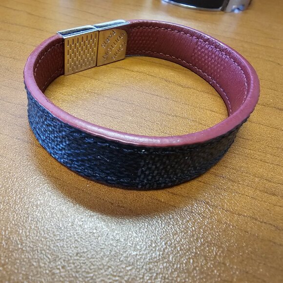 Louis Vuitton Monogram reversible bracelet - Picture 2 of 9